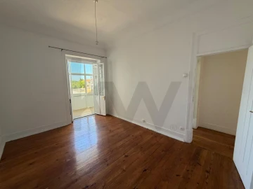 Apartamento T5 para Venda em Campolide