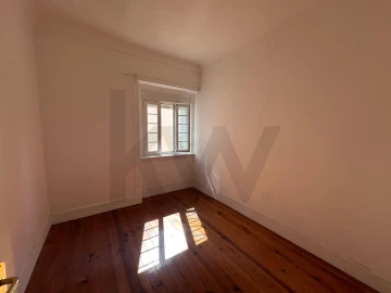Apartamento T5 para Venda em Campolide