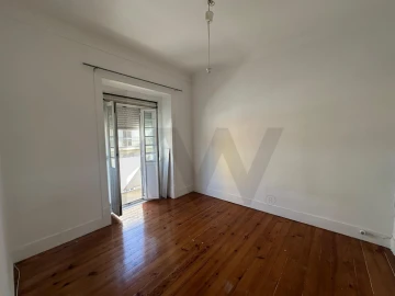 Apartamento T5 para Venda em Campolide