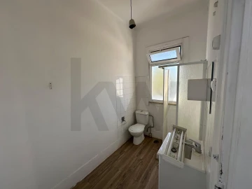 Apartamento T5 para Venda em Campolide