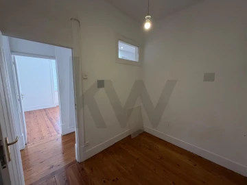 Apartamento T5 para Venda em Campolide