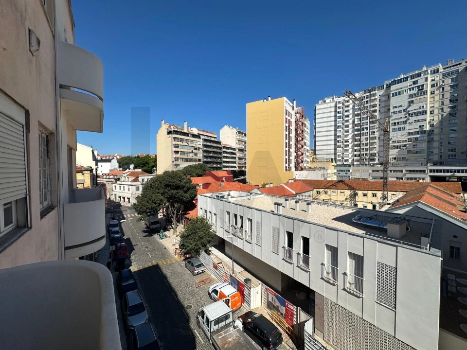 Apartamento T5 para Venda em Campolide Foto 30