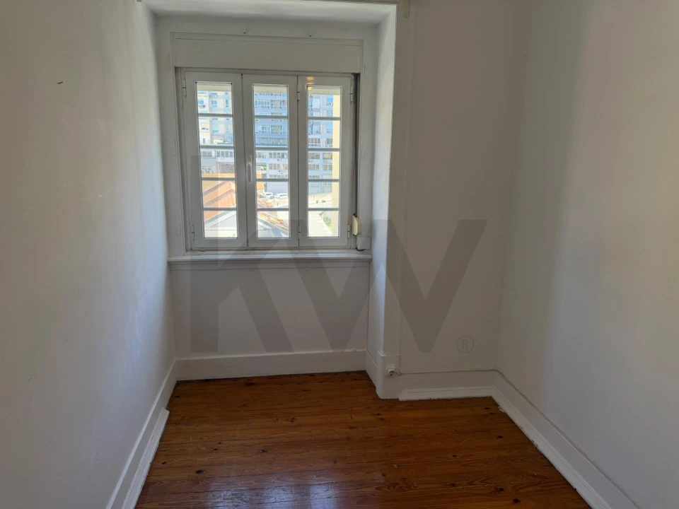 Apartamento T5 para Venda em Campolide Foto 3