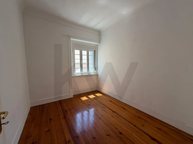 Apartamento T5 para Venda em Campolide Foto 8