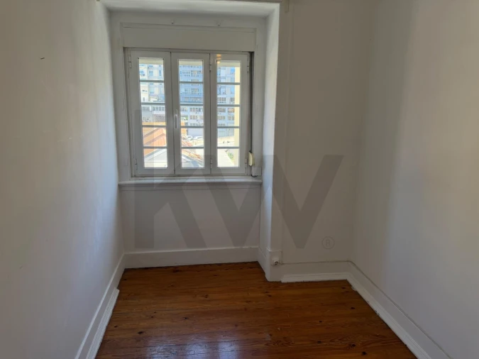 Apartamento T5 para Venda em Campolide Foto 3