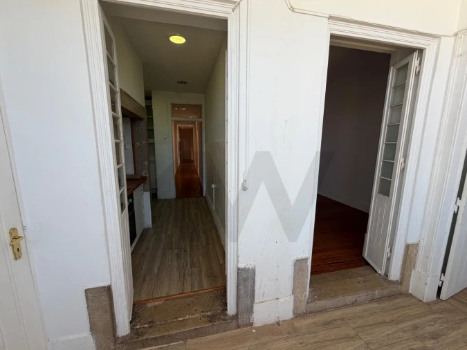 Apartamento T5 para Venda em Campolide Foto 23