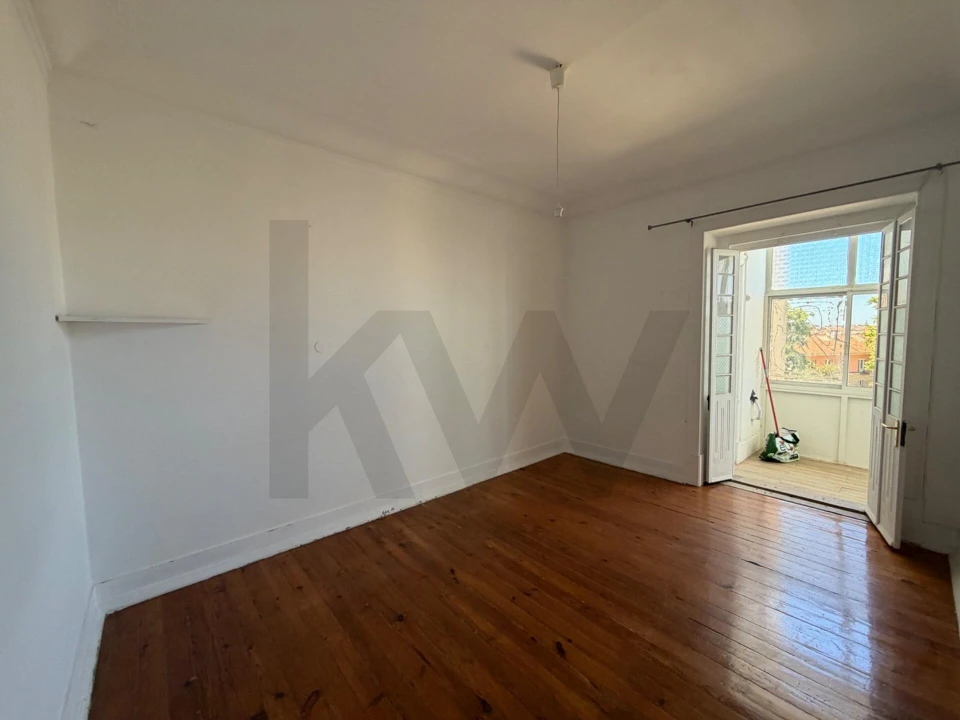 Apartamento T5 para Venda em Campolide Foto 14