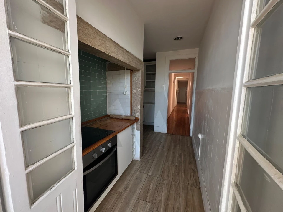 Apartamento T5 para Venda em Campolide Foto 18