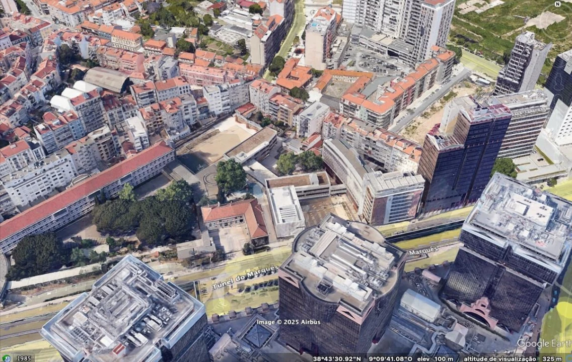 Apartamento T5 para Venda em Campolide Foto 26