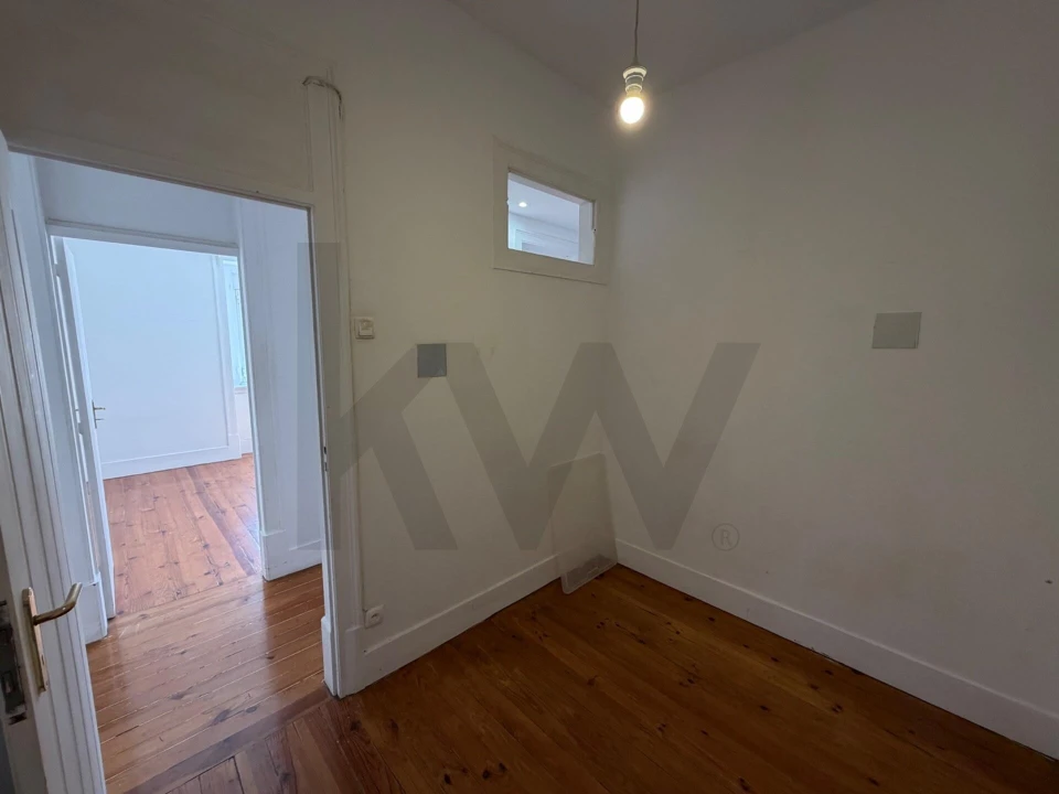 Apartamento T5 para Venda em Campolide Foto 11