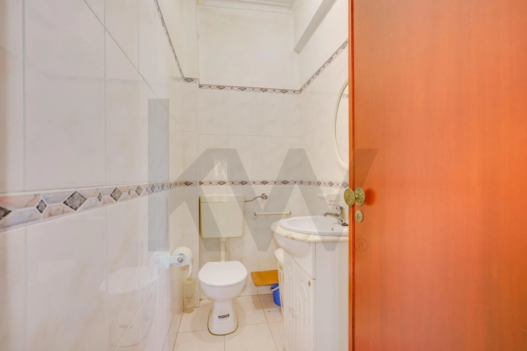 Apartamento T3 para Venda em Alfragide Foto 9