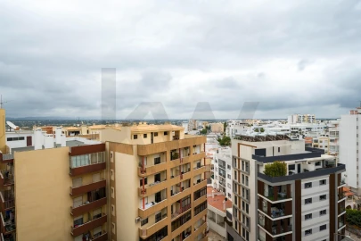 Apartamento T3 para Arrendamento em Faro (Sé e São Pedro)