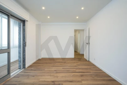 Apartamento T3 para Arrendamento em Faro (Sé e São Pedro)