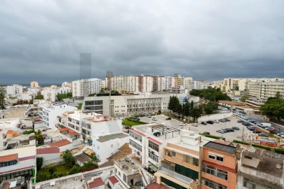 Apartamento T3 para Arrendamento em Faro (Sé e São Pedro)