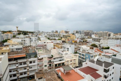Apartamento T3 para Arrendamento em Faro (Sé e São Pedro)