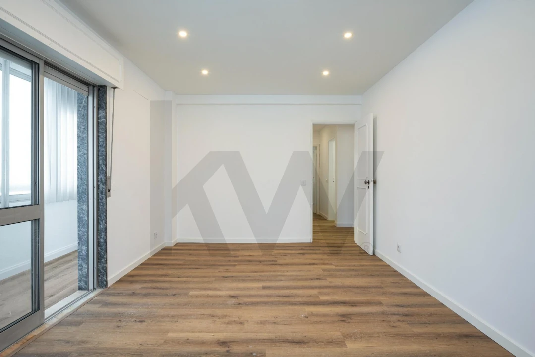 Apartamento T3 para Arrendamento em Faro (Sé e São Pedro) Foto 2