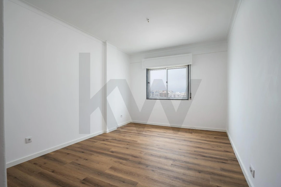 Apartamento T3 para Arrendamento em Faro (Sé e São Pedro) Foto 3