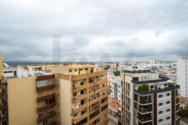 Apartamento T3 para Arrendamento em Faro (Sé e São Pedro) Foto 8