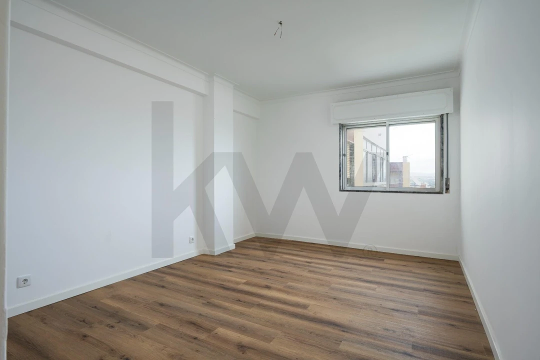 Apartamento T3 para Arrendamento em Faro (Sé e São Pedro) Foto 5