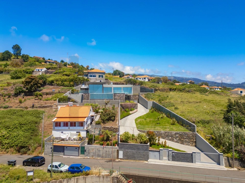 Moradia T4 para Venda em Estreito da Calheta Foto 5