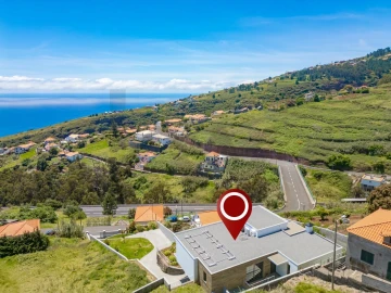 Moradia T4 para Venda em Estreito da Calheta