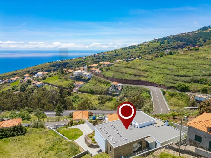 Moradia T4 para Venda em Estreito da Calheta Foto 9