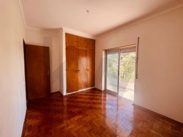 Prédio para Venda em São Domingos de Rana