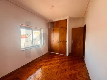 Prédio para Venda em São Domingos de Rana