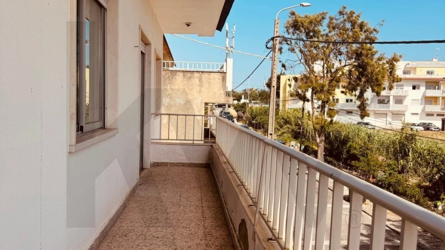 Prédio para Venda em São Domingos de Rana