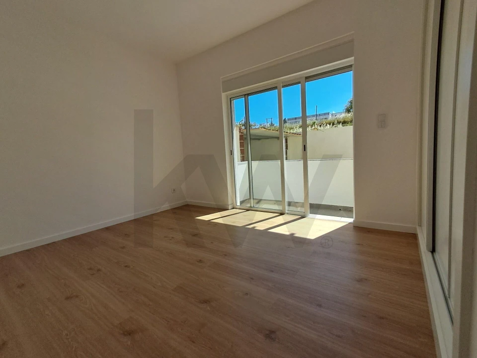 Apartamento T3 para Arrendamento em Caparica e Trafaria Foto 7