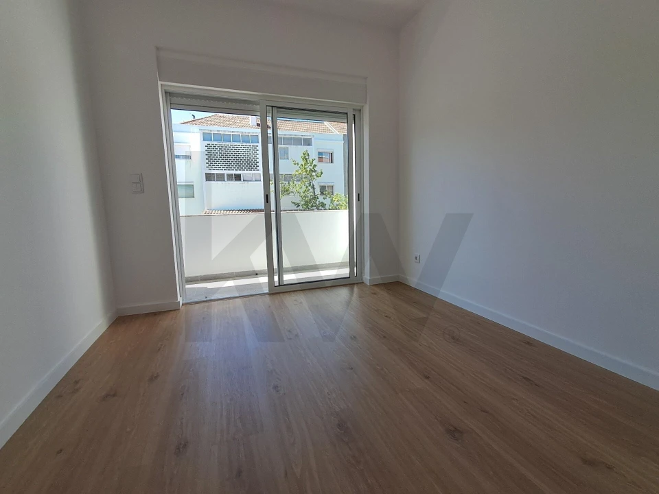 Apartamento T3 para Arrendamento em Caparica e Trafaria Foto 8