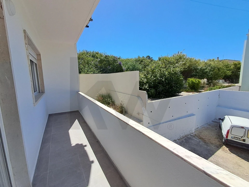 Apartamento T3 para Arrendamento em Caparica e Trafaria Foto 6