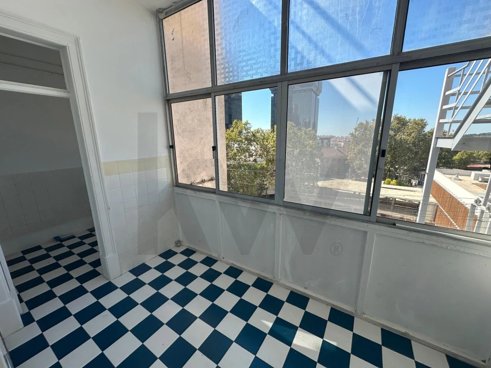 Apartamento T4 para Venda em Campolide Foto 16