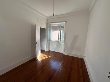 Apartamento T4 para Venda em Campolide