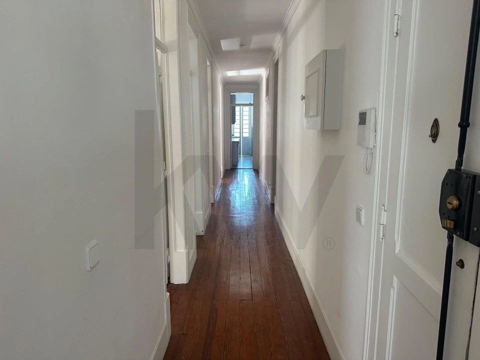 Apartamento T4 para Venda em Campolide Foto 1