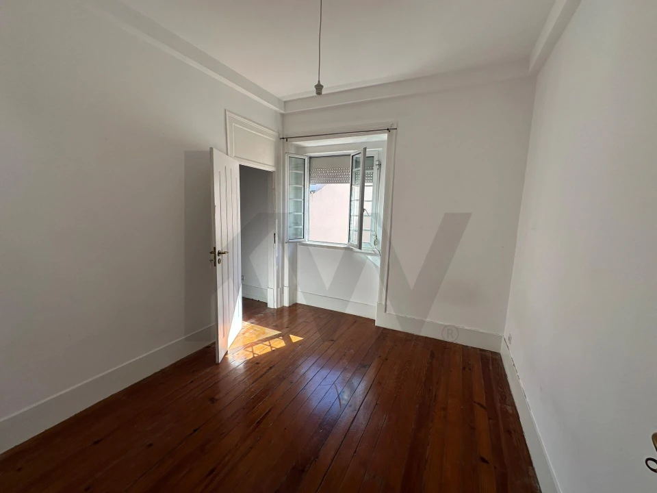 Apartamento T4 para Venda em Campolide Foto 4
