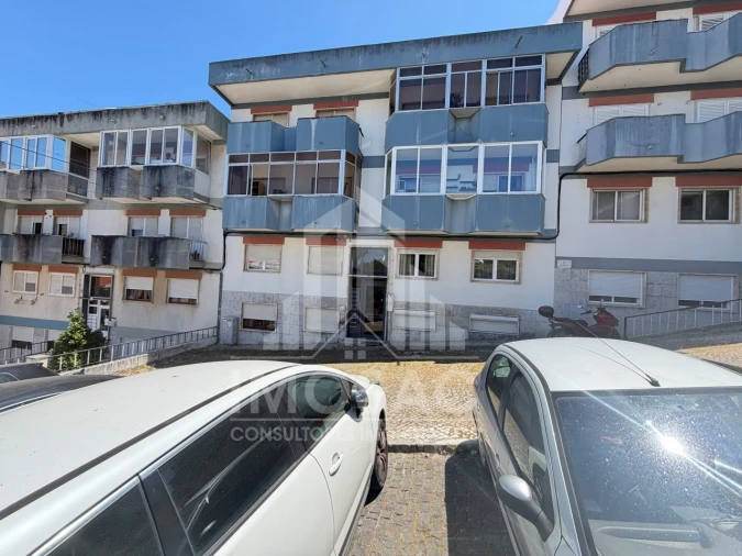Apartamento T2 para Venda em Loures Foto 2