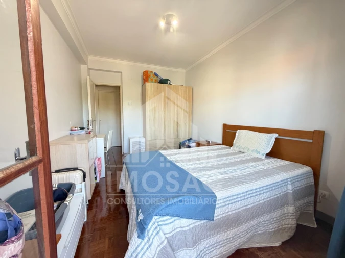 Apartamento T2 para Venda em Loures Foto 4