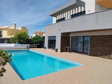 Moradia T4 para Venda em Guia