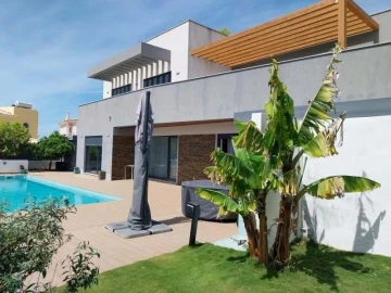 Moradia T4 para Venda em Guia