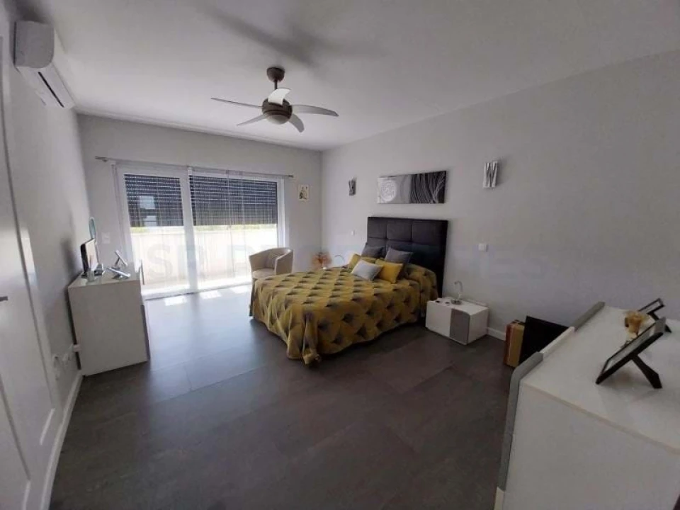 Moradia T4 para Venda em Guia Foto 17