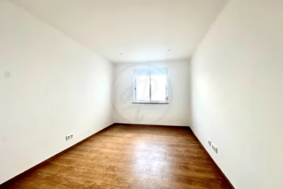 Negócio para Venda em Lagos (São Sebastião e Santa Maria)