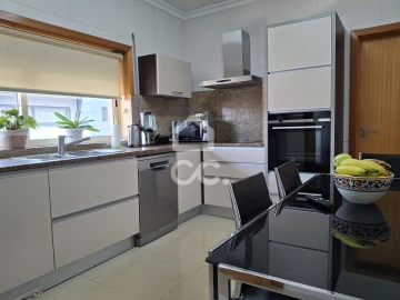 Apartamento T3 para Venda em Cristelos, Boim e Ordem