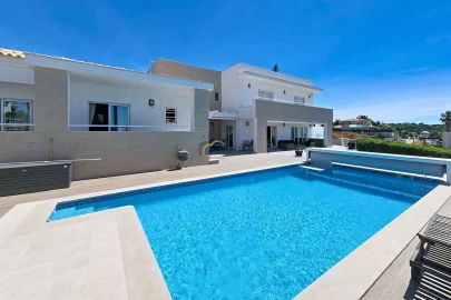 Moradia T4 para Venda em Albufeira e Olhos de Água