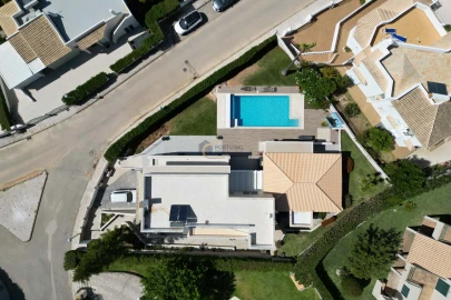Moradia T4 para Venda em Albufeira e Olhos de Água