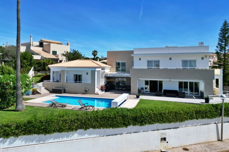 Moradia T4 para Venda em Albufeira e Olhos de Água Foto 32