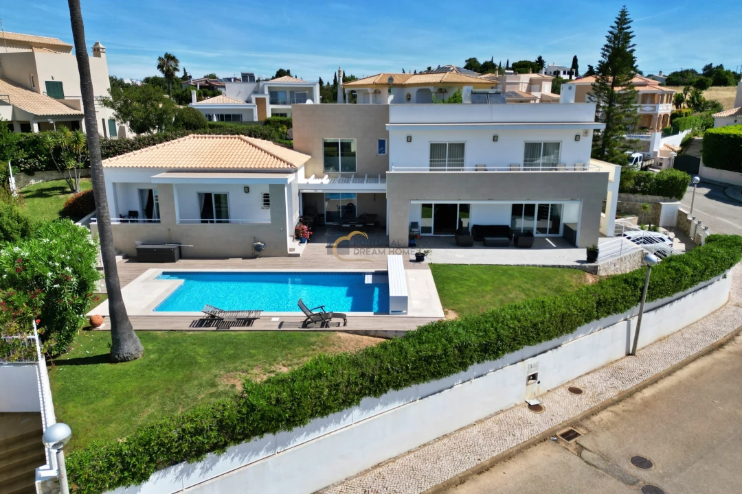 Moradia T4 para Venda em Albufeira e Olhos de Água Foto 31