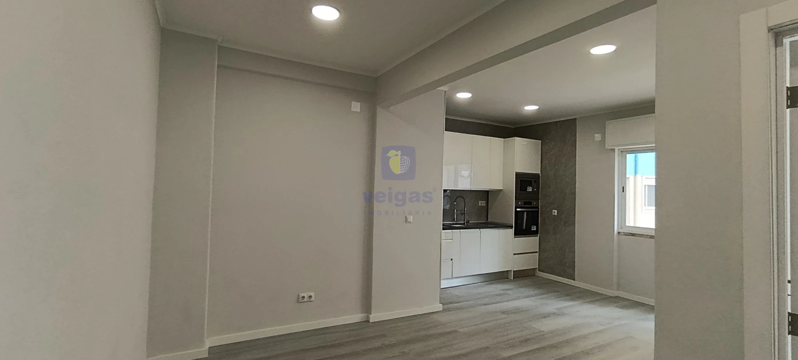 Apartamento T1 para Venda em Venteira Foto 1