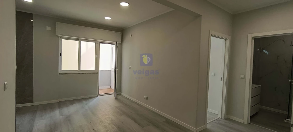Apartamento T1 para Venda em Venteira Foto 5