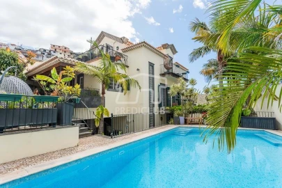 Moradia T4 para Venda em Camara de Lobos